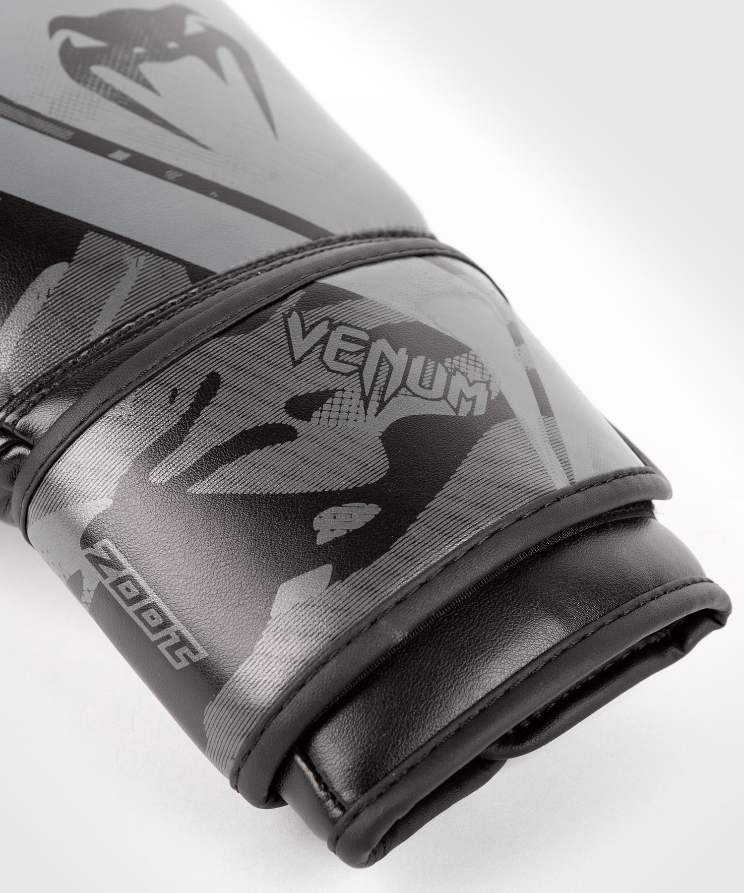 VENUM DEFENDER CONTENDER 2.0 BOXING GLOVES - BLACK BLACK​