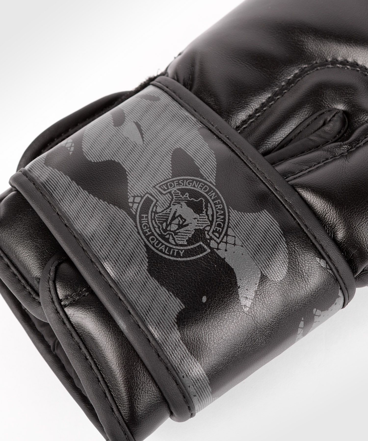 VENUM DEFENDER CONTENDER 2.0 BOXING GLOVES - BLACK BLACK​